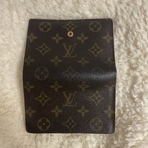 Louis Vuitton Kiss-lock monogram wallet